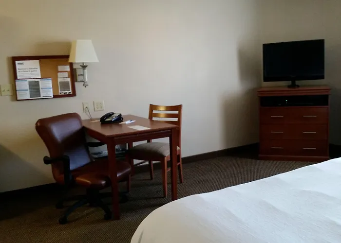Candlewood By Ihg Gillette