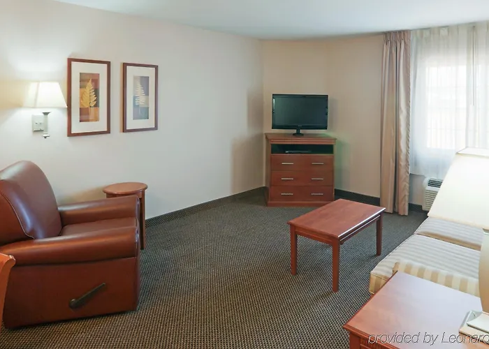 Candlewood By Ihg Gillette